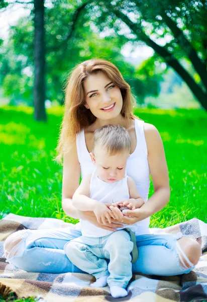 Donna e il suo bambino — Foto Stock