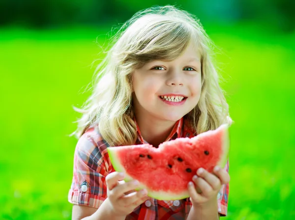 Kind met watermeloen — Stockfoto