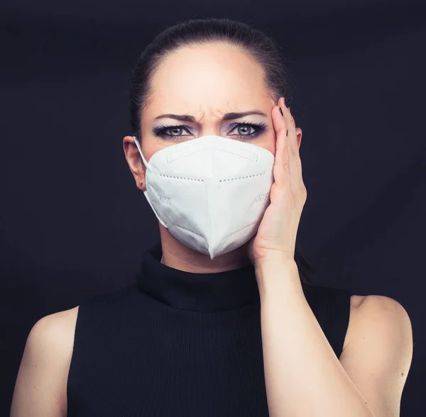 Vrouw Met Gezichtsmasker Close Epidemie Concept — Stockfoto