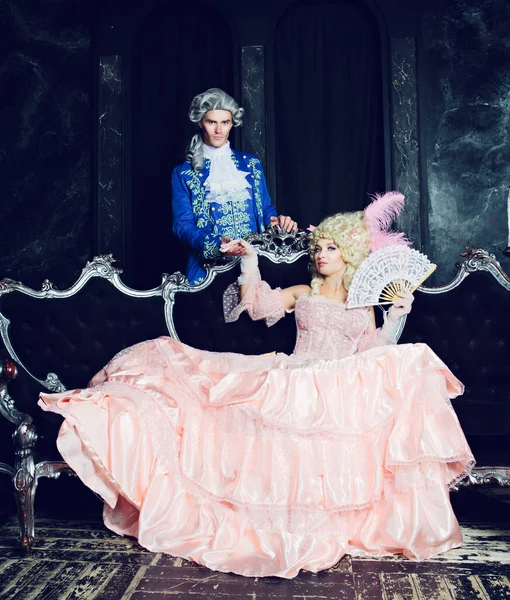 Inomhus Fotograferad Vacker Ung Markis Marie Antoinette Stil Med Sin Royaltyfria Stockfoton