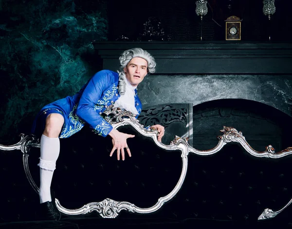 Yüzyıldan Kalma Bir Aristokrat Gibi Giyinmiş Peruk Takan Bir Aktör — Stok fotoğraf
