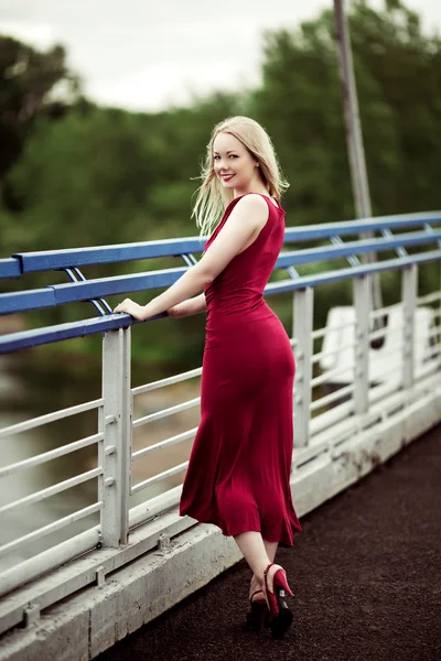 Woman on the bridge — Stock Photo, Image