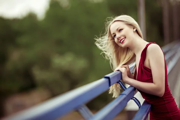 Blond kvinna — Stockfoto