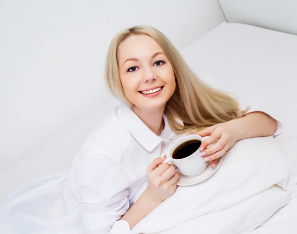 Femme avec café — Photo