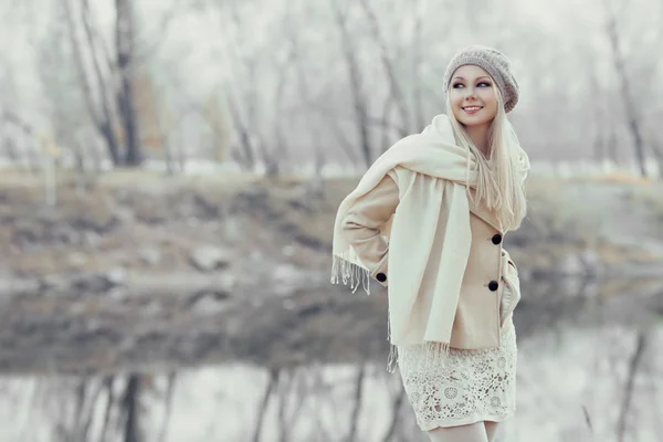 Woman outdoor — Stock Photo, Image