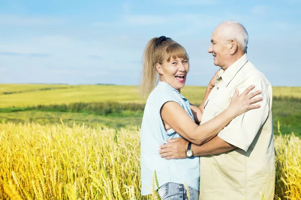 yaşlı çift açık mutlu