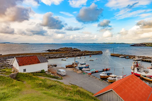 Pequeno porto na Noruega — Fotografia de Stock