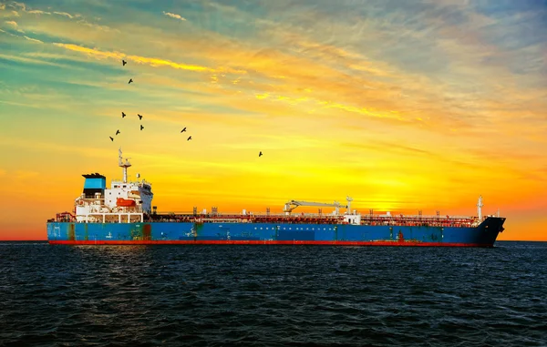 gemi ve gün batımı