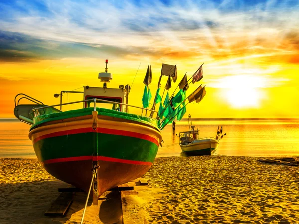 Bateaux de pêche sur la plage — Photo