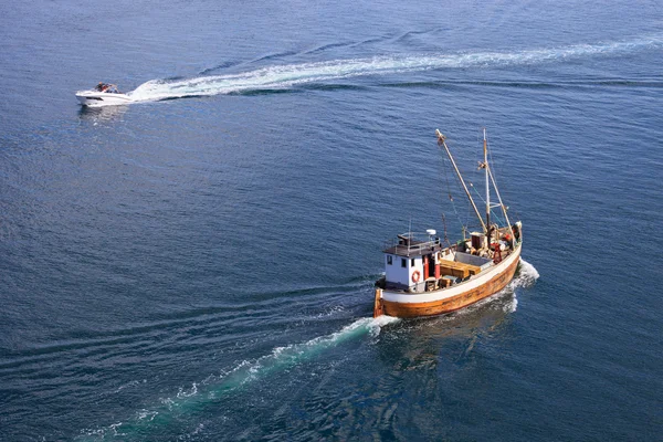 Fishing boat on sea — Stock Photo, Image