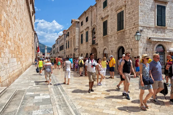 Calle central del casco antiguo de Dubrovnik, Croacia . — Foto de Stock