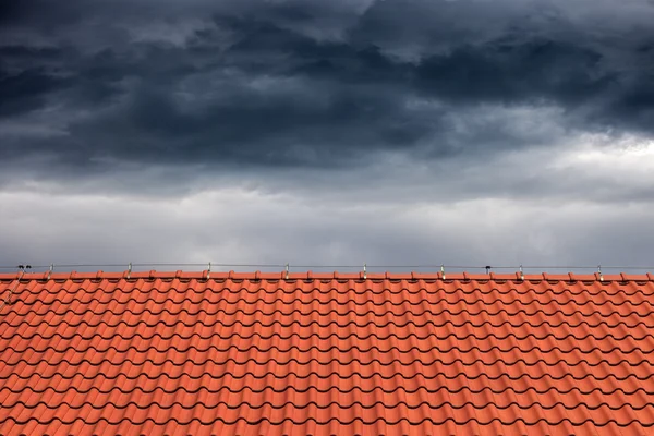 Çatı yağmur karşı koruma için — Stok fotoğraf