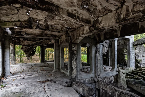Alte Ruinen im Inneren — Stockfoto