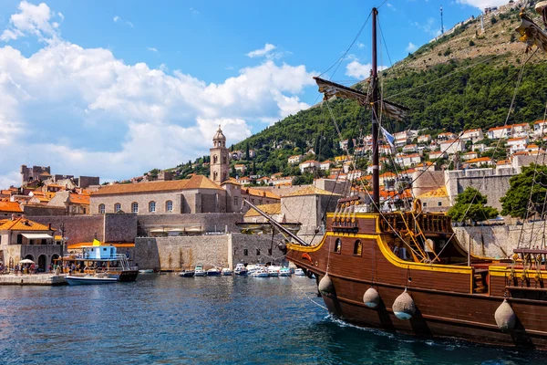 Antigo porto de Dubrovnik, Croácia . — Fotografia de Stock