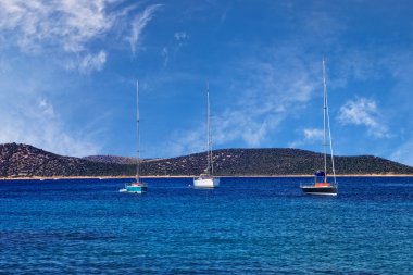 deniz üzerinde tekne