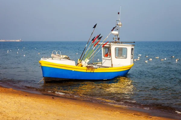 Barco en la playa —  Fotos de Stock