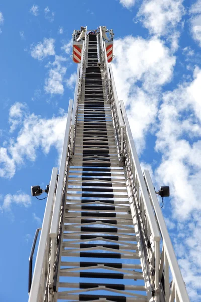 Escalera de camión de bomberos —  Fotos de Stock