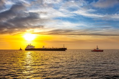 tanker ve römorkör