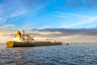 tanker ve römorkör