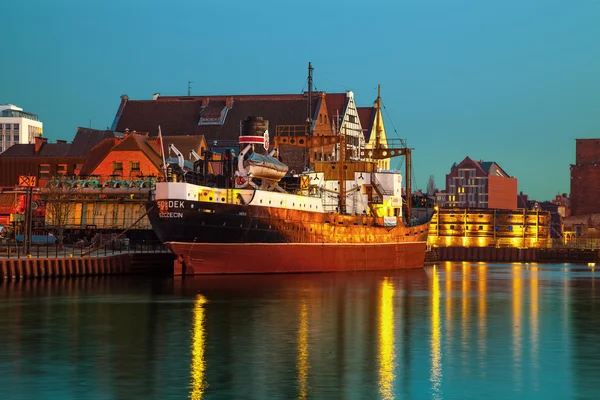 Gece eski yük gemisi — Stok fotoğraf