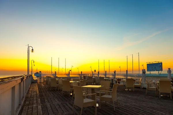 空のテーブルと椅子海の景色 — ストック写真