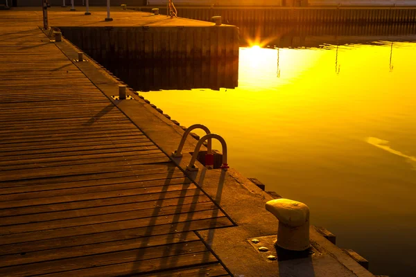 Ladder in het water — Stockfoto