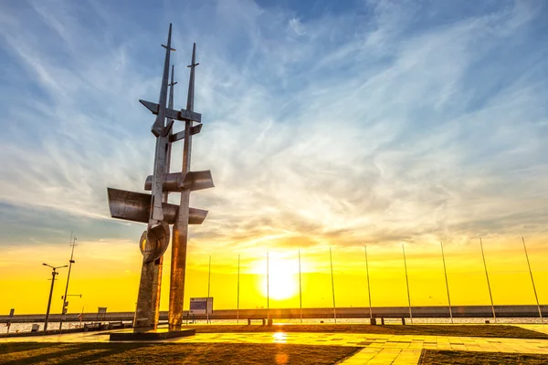 Monument Three Masts at sunrise — Stock Photo, Image