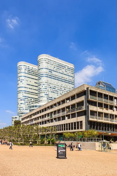 Moderne Gebäude in Paris — Stockfoto