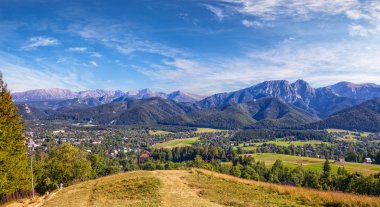 tatra mountain'ın panoramik manzarasını