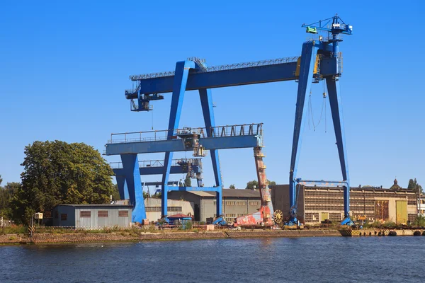 Μπλε gantry γερανός — Φωτογραφία Αρχείου