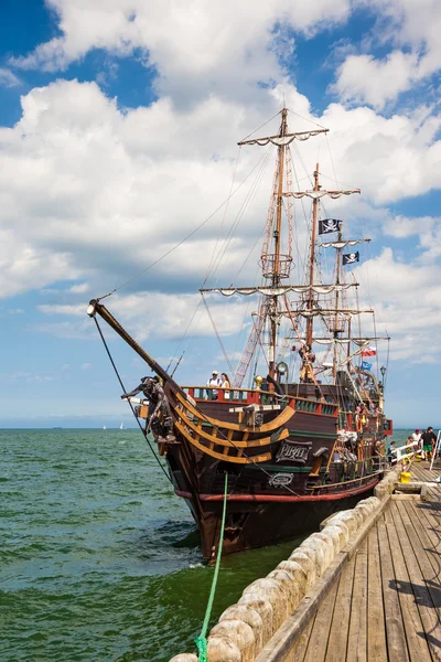 Galleon at the pier — Stock Photo, Image