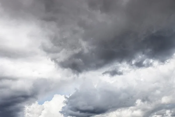 暗い嵐の雲 — ストック写真