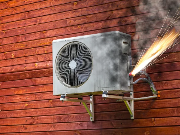Air conditioner in brand Rechtenvrije Stockfoto's