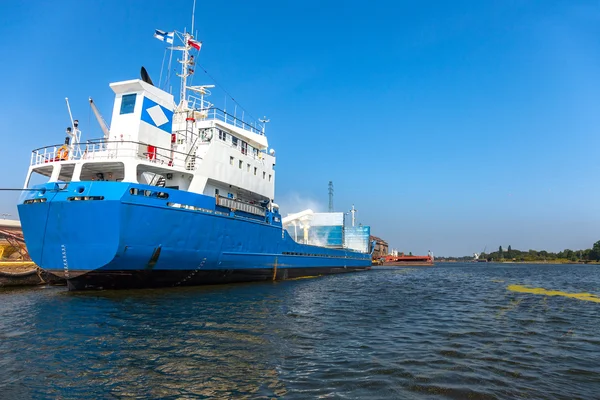 Ship under loading — Stock Photo, Image