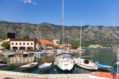 Perast taş iskele