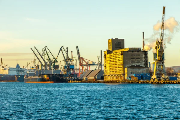 Hamnen i gdansk — Stockfoto