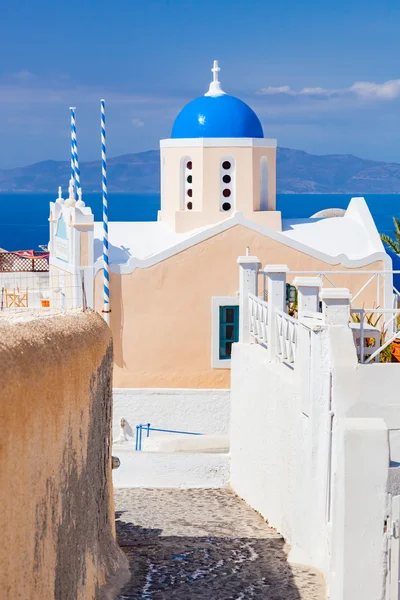 Iglesia con famosa cúpula azul — Foto de Stock