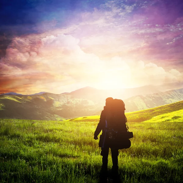 Man trekking on highlands — Stock Photo, Image