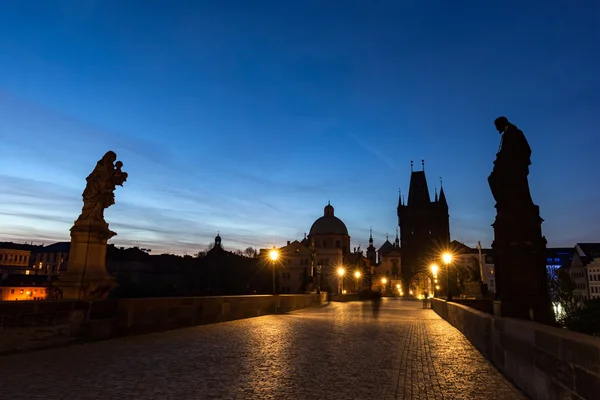 Charles Bridge ao nascer do sol — Fotografia de Stock