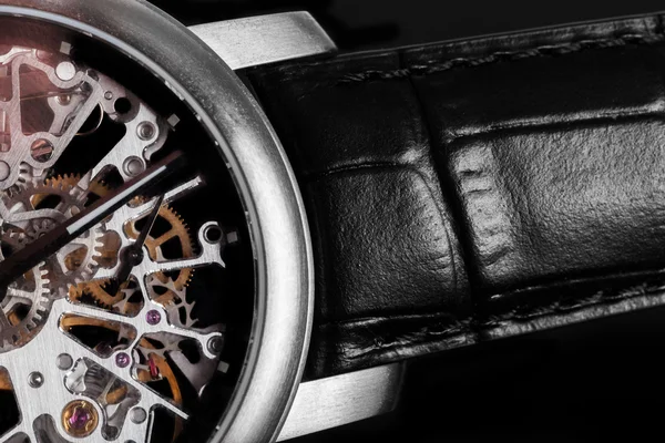 Horlogerie d'une montre avec des bijoux — Photo