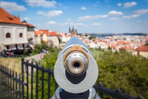 Touristisches Teleskop in Prag — Stockfoto