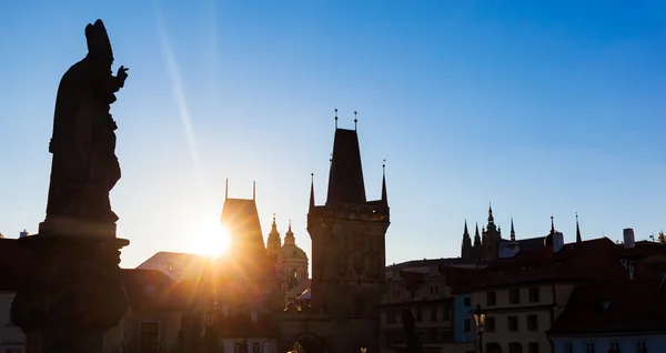 Charles Bridge ao nascer do sol — Fotografia de Stock