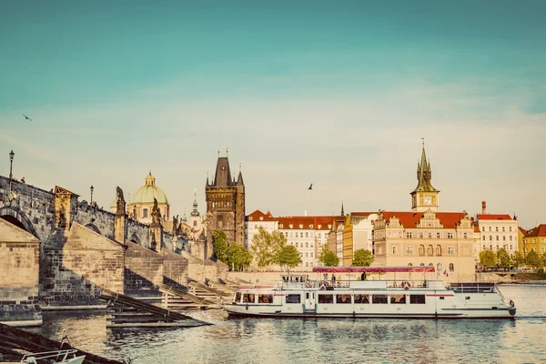 Båt kryssning på floden Vltava — Stockfoto