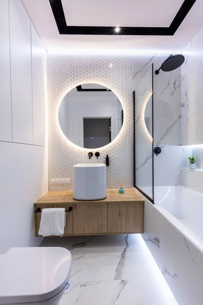 Petite Salle Bain Design Intérieur Moderne Style Lumineux — Photo