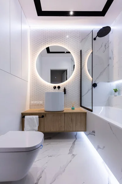 Petite Salle Bain Design Intérieur Moderne Style Lumineux — Photo