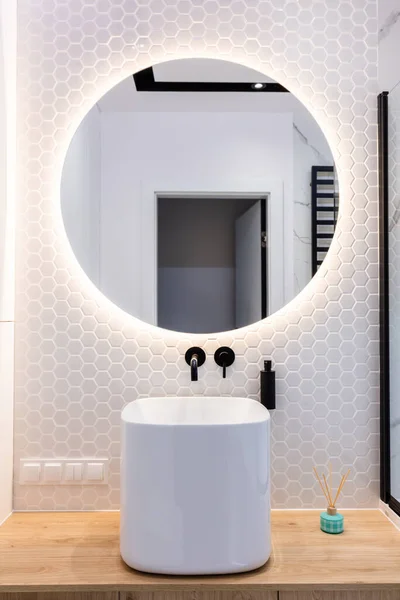 Design Interiores Moderna Pequena Casa Banho Estilo Brilhante — Fotografia de Stock