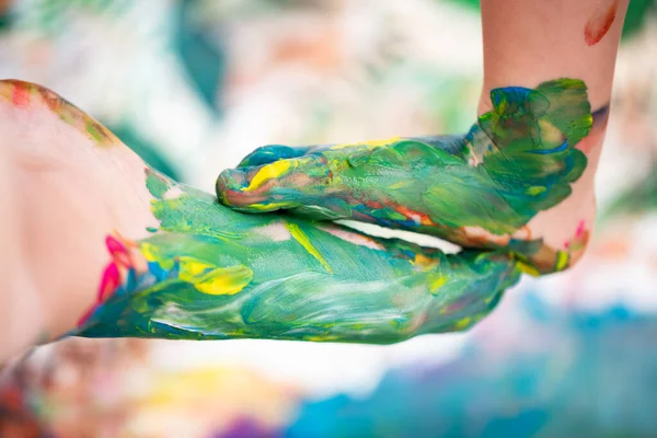 Bambino Con Piedi Dipinti Divertendosi Con Arte Creatività — Foto Stock