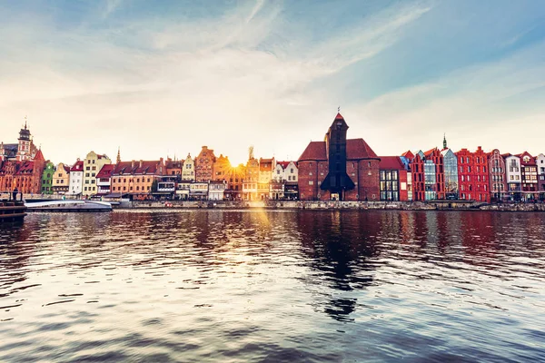 波兰的Gdansk Danzig老城 Zuraw Crane和Motlawa河 — 图库照片