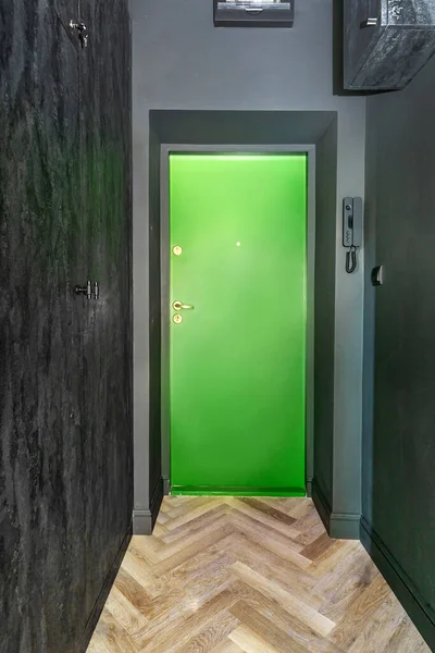Коридор Зеленой Дверью Дизайн Интерьера — стоковое фото