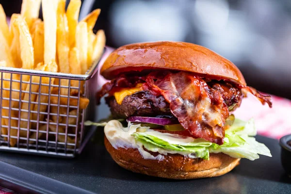 Burger Frytki Amerykańskiej Restauracji Premia Fast Food — Zdjęcie stockowe